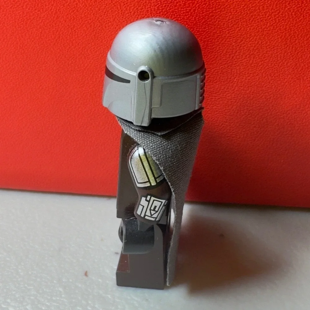 LEGO Star Wars The Mandalorian Minifigure Din Djarin Beskar Armor Cape SW1135